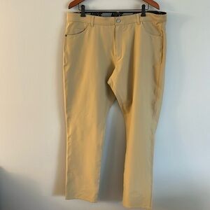 Nike Men’s Flex Chino Khaki Golf Pants Size 38 Waist / 32” inseam New With tags